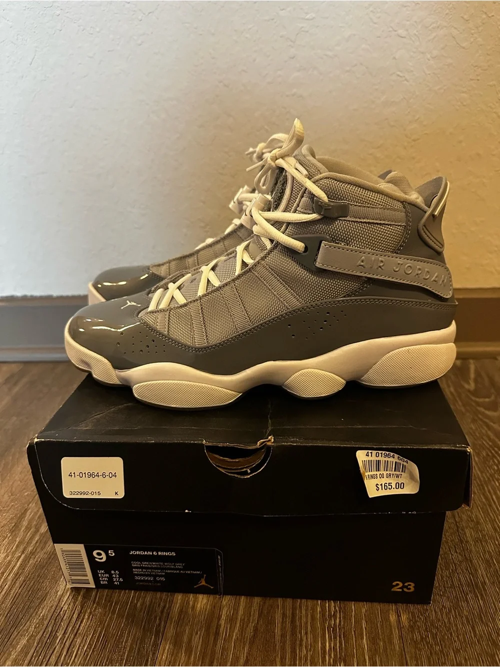 Jordan man 6 rings like new only worn once